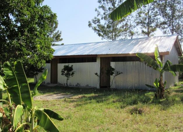 Kippenfarm gehandicaptenhuis in Nyamonye